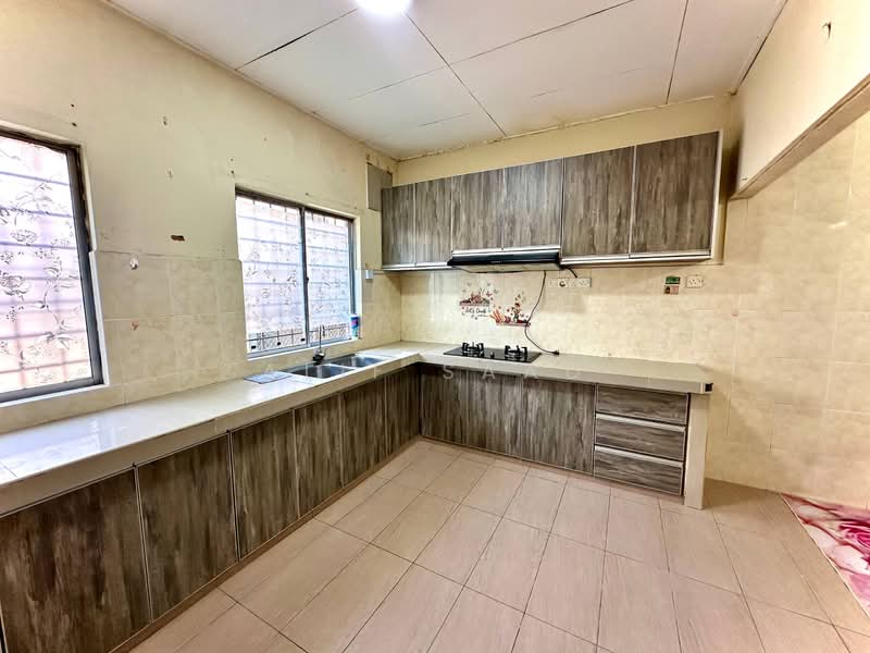 2-storey Terraced House for Sale in Taman Perindustrian Sime Uep (Subang Jaya) - Alif Saad - Kitchen - PropertyGuru.com.my