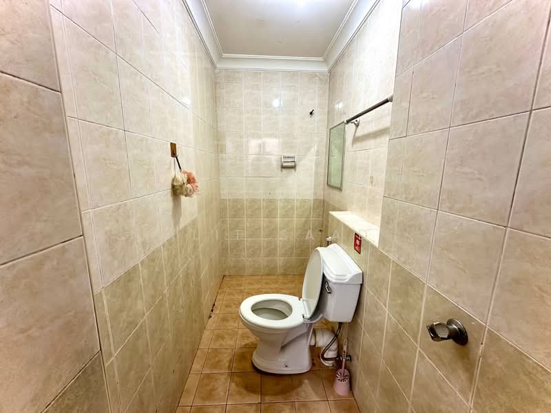 2-storey Terraced House for Sale in Taman Perindustrian Sime Uep (Subang Jaya) - Alif Saad - Bathroom - PropertyGuru.com.my