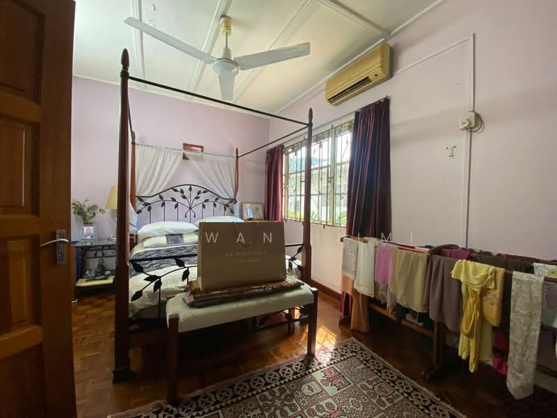 Bungalow for Sale in Ulu Kelang (Selangor) - Hazwan Hilmi - Bedroom - PropertyGuru.com.my