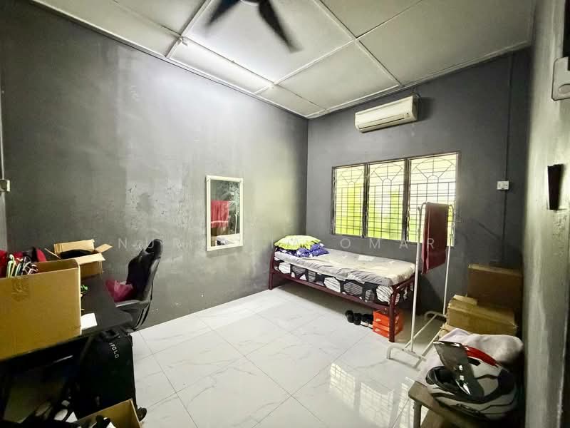 1-storey Terraced House for Sale in Klang (Selangor) - Nur Alia Omar - Bedroom - PropertyGuru.com.my