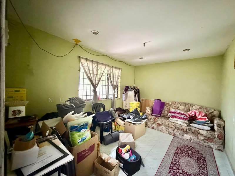 1-storey Terraced House for Sale in Klang (Selangor) - Nur Alia Omar - Living Room - PropertyGuru.com.my
