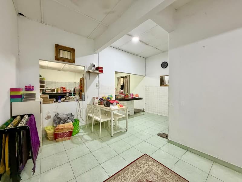 1-storey Terraced House for Sale in Klang (Selangor) - Nur Alia Omar - Kitchen - PropertyGuru.com.my