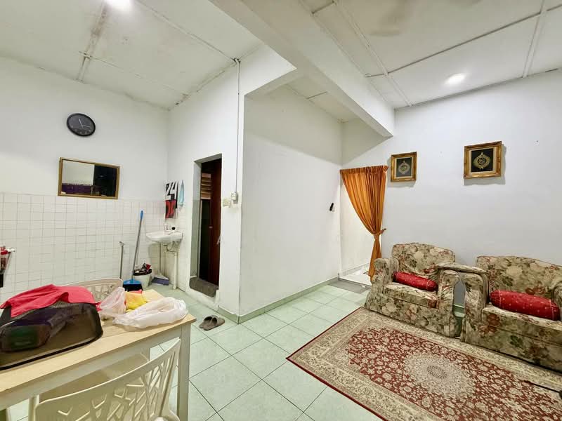 1-storey Terraced House for Sale in Klang (Selangor) - Nur Alia Omar - Living Room - PropertyGuru.com.my