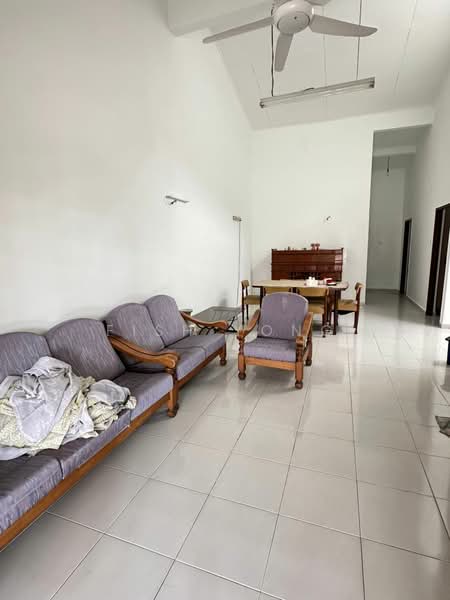 Rumah Teres 1 Tingkat untuk Disewa di Taman Pelangi (Johor Bahru) - Fish Yong - Living Room - PropertyGuru.com.my