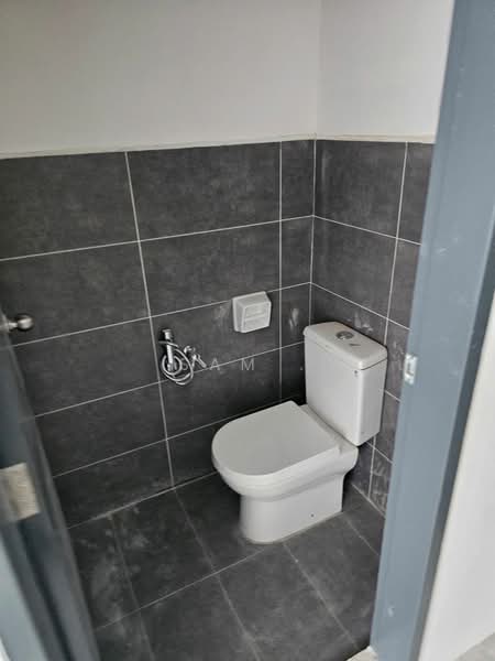 Terrace Factory for Rent in Senai (Johor) - Sam . - Bathroom - PropertyGuru.com.my
