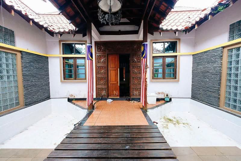 Bungalow for Sale in Sungai Penchala (Kuala Lumpur) - Hazwan Hilmi - Entrance - PropertyGuru.com.my
