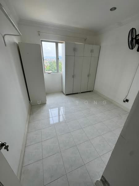 Pangsapuri untuk Dijual di Sri Intan 1 - Yubi Leong - Bedroom - PropertyGuru.com.my