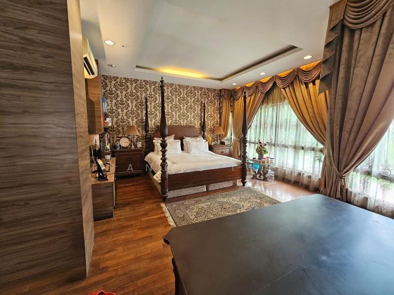 Bungalow House for Sale in Saujana Villa (Kajang) - Francis Thee - Master Bedroom - PropertyGuru.com.my