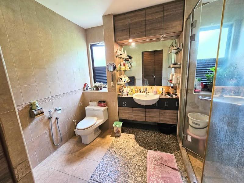 Bungalow House for Sale in Saujana Villa (Kajang) - Francis Thee - Bathroom - PropertyGuru.com.my