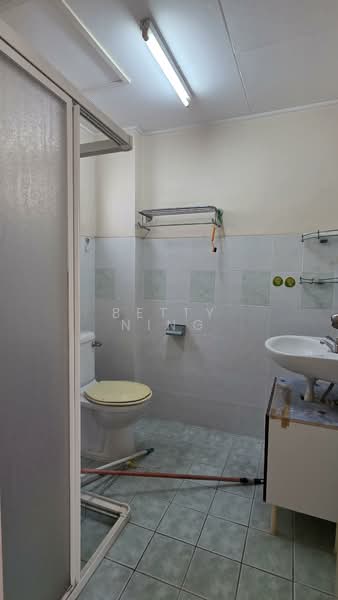 Kondominium untuk Dijual di Ken Damansara - Betty Ning - Bathroom - PropertyGuru.com.my