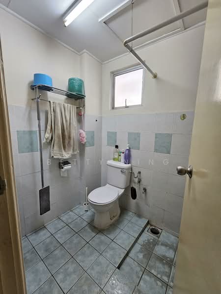 Kondominium untuk Dijual di Ken Damansara - Betty Ning - Bathroom - PropertyGuru.com.my