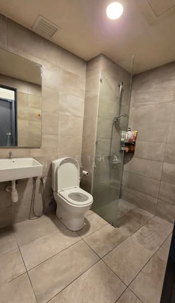 Servis Apartment untuk Disewa di Henna Residence  @ The Quartz WM - Seetha Nallathamby - Bathroom - PropertyGuru.com.my
