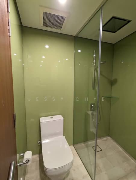 Servis Apartment untuk Disewa di Sky Suites @ KLCC - Jessy Chye - Bathroom - PropertyGuru.com.my
