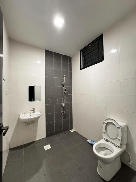 Rumah Teres 2 Tingkat untuk Dijual di Taman Molek (Johor Bahru) - Bernice Gan - Bathroom - PropertyGuru.com.my
