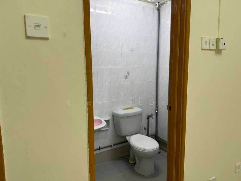 Apartment for Sale at Pangsapuri Sri Alpinia - Eleni Yeoh - Bathroom - PropertyGuru.com.my