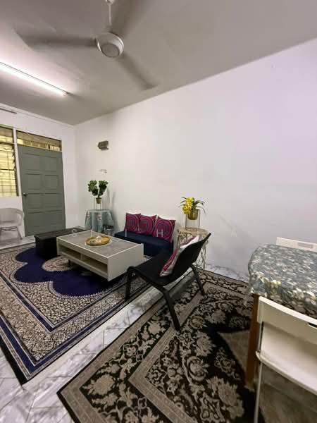 Apartment for Rent at Mentari Court - Siti Haila - Living Room - PropertyGuru.com.my