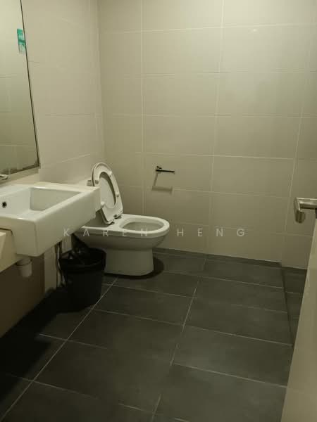 Servis Apartment untuk Disewa di Southkey Mosaic - Karen Heng - Bathroom - PropertyGuru.com.my