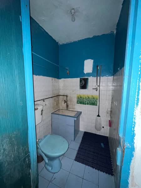 Rumah Flat untuk Dijual di Kelumpuk Bambu - Syakir Adman - Bathroom - PropertyGuru.com.my