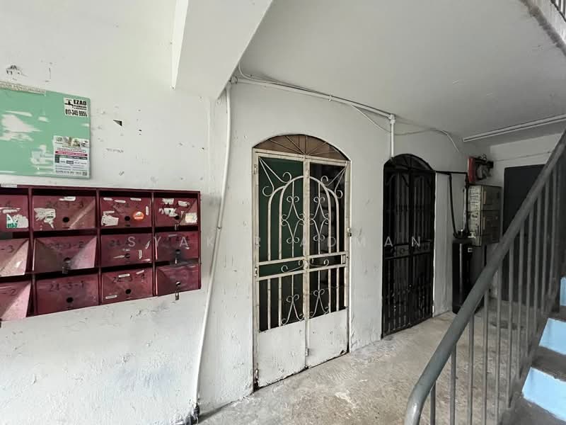 Rumah Flat untuk Dijual di Kelumpuk Bambu - Syakir Adman - Corridor - PropertyGuru.com.my