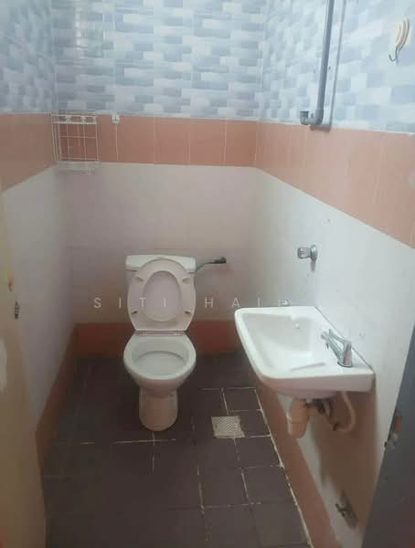 Apartment for Rent at Mentari Court - Siti Haila - Bathroom - PropertyGuru.com.my