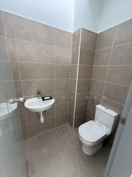 Rumah Teres 2 Tingkat untuk Dijual di Taman Molek (Johor Bahru) - Bernice Gan - Bathroom - PropertyGuru.com.my