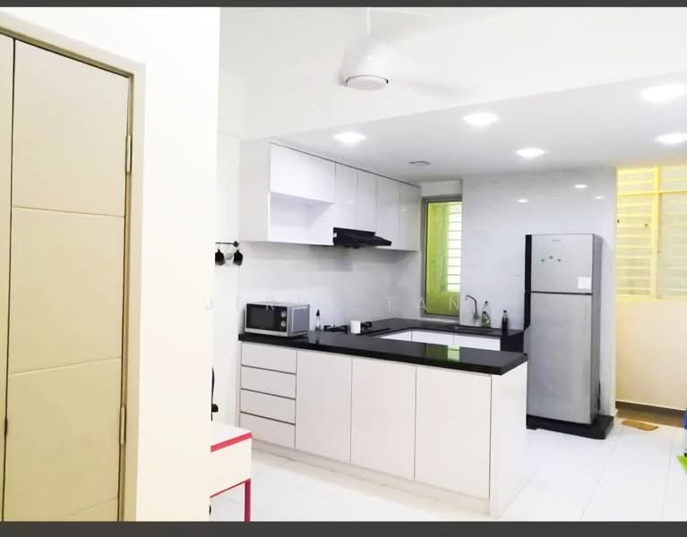 Condominium for Rent at The Golden Triangle Condominium - Jerry Tan - Kitchen - PropertyGuru.com.my