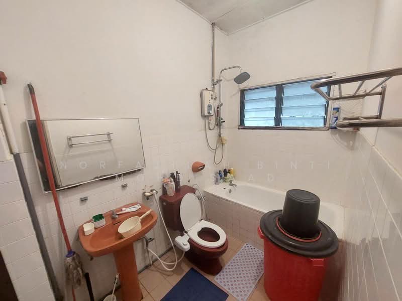 Bungalow for Sale in Ampang (Selangor) - Norfazilah Binti Mohd Saad - Bathroom - PropertyGuru.com.my