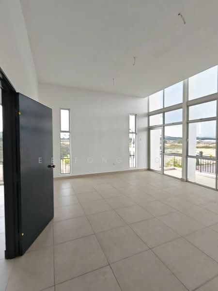 Rumah Teres 2 Tingkat untuk Dijual di Bandar Seri Alam (Masai) - Ee Fong Toh - Living Room - PropertyGuru.com.my