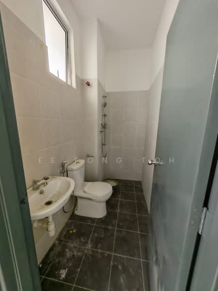 Rumah Teres 2 Tingkat untuk Dijual di Bandar Seri Alam (Masai) - Ee Fong Toh - Bathroom - PropertyGuru.com.my