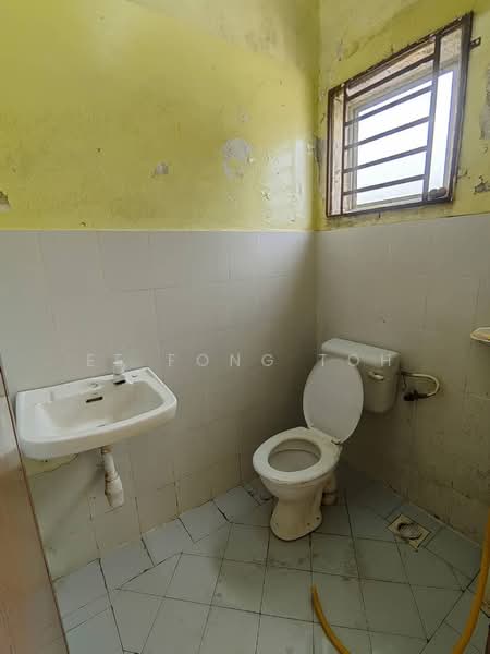 Pangsapuri untuk Dijual di Taman Desa Kempas - Ee Fong Toh - Bathroom - PropertyGuru.com.my