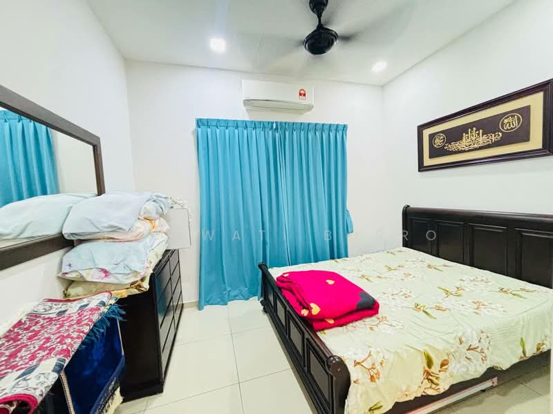 Rumah Teres 2 Tingkat untuk Dijual di Kota Kemuning (Shah Alam) - Salawati Busro - Bedroom - PropertyGuru.com.my
