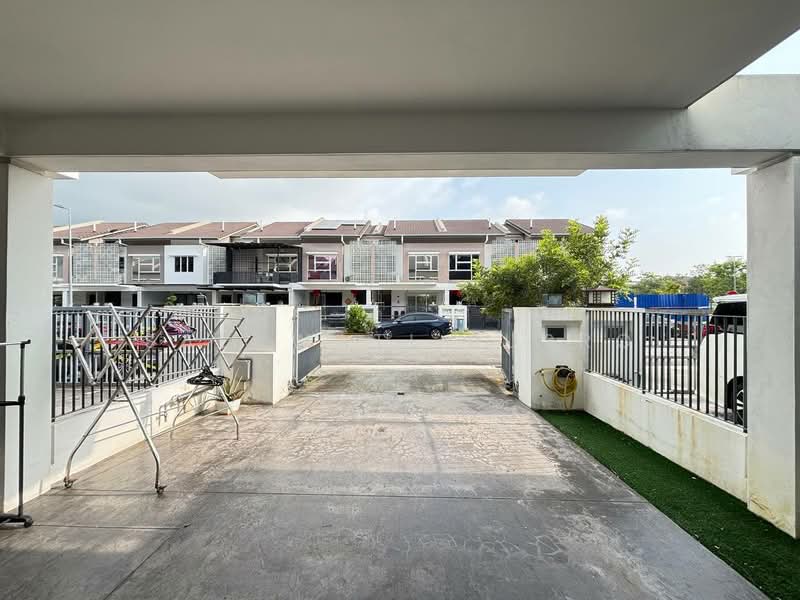 Rumah Teres 2 Tingkat untuk Dijual di Kota Kemuning (Shah Alam) - Salawati Busro - Exterior - PropertyGuru.com.my