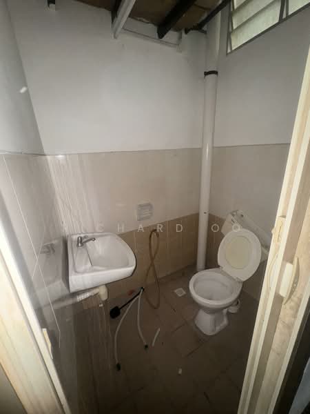 Kedai / Pejabat untuk Dijual di Jelutong (Penang) - Richard Oo - Bathroom - PropertyGuru.com.my