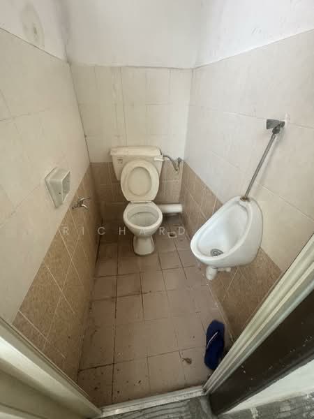 Kedai / Pejabat untuk Dijual di Jelutong (Penang) - Richard Oo - Bathroom - PropertyGuru.com.my