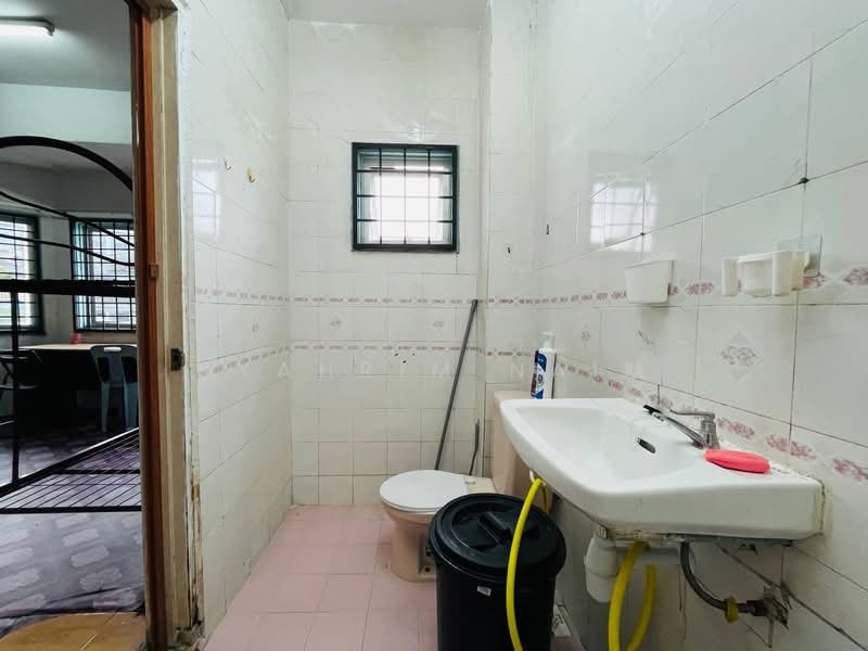 Rumah Teres 2 Tingkat untuk Dijual di Seksyen 7 (Shah Alam) - Syahrim Naim - Bathroom - PropertyGuru.com.my