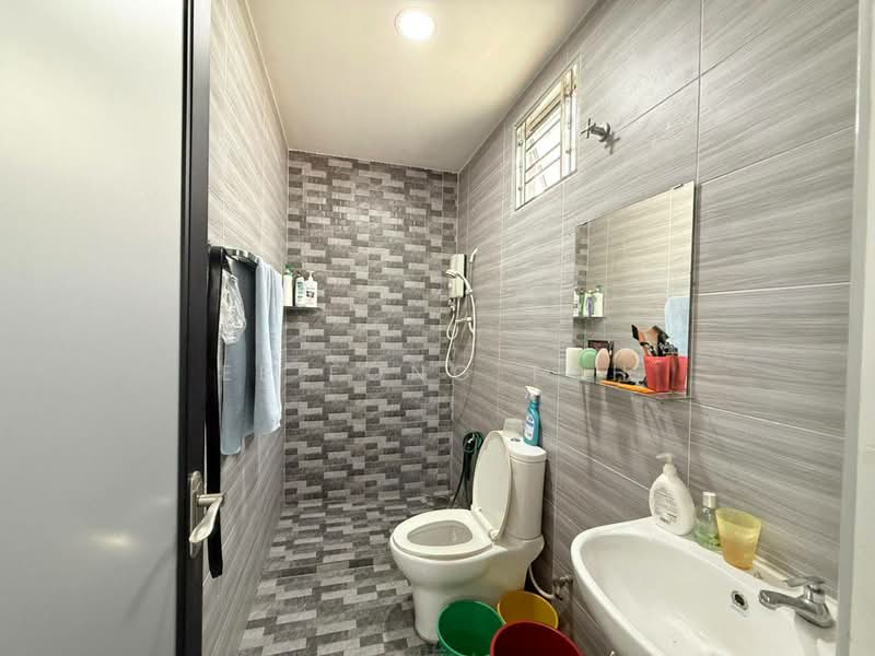 2-storey Terraced House for Sale in Nusantara Prima (Gelang Patah) - Ee Fong Toh - Bathroom - PropertyGuru.com.my