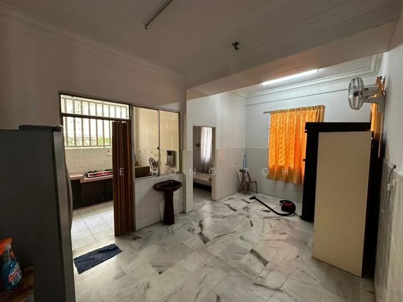 Semi-Detached House for Sale in Taman Skudai Baru (Skudai) - Ee Fong Toh - Kitchen - PropertyGuru.com.my