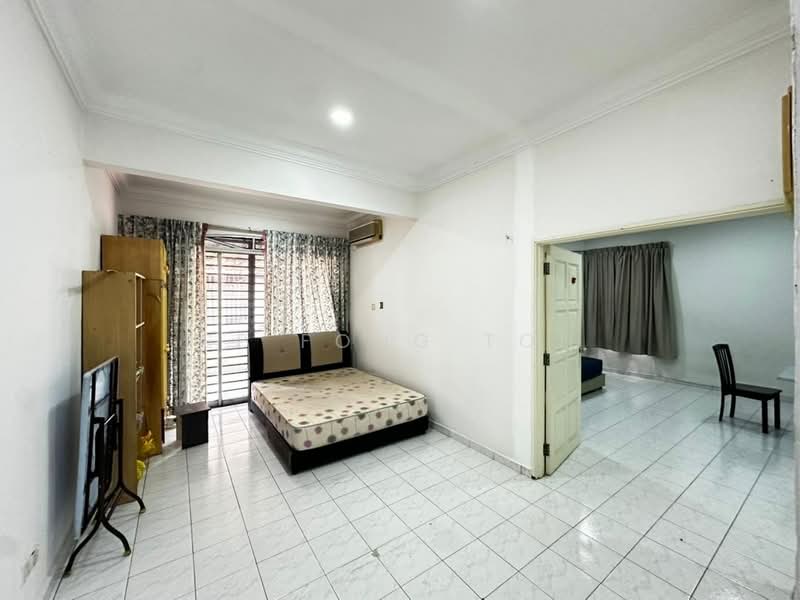 Semi-Detached House for Sale in Taman Skudai Baru (Skudai) - Ee Fong Toh - Bedroom - PropertyGuru.com.my