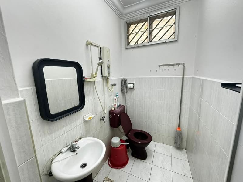 Semi-Detached House for Sale in Taman Skudai Baru (Skudai) - Ee Fong Toh - Bathroom - PropertyGuru.com.my
