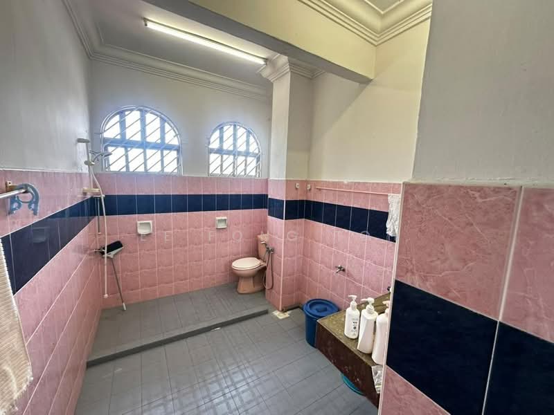 Semi-Detached House for Sale in Taman Skudai Baru (Skudai) - Ee Fong Toh - Bathroom - PropertyGuru.com.my
