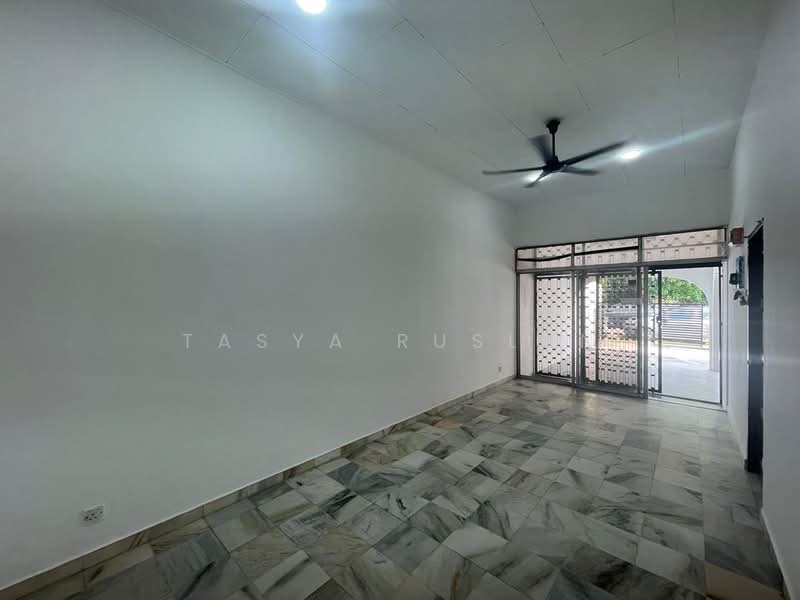 1-storey Terraced House for Sale in Taman Desa Rhu (Sikamat) - Tasya Ruslan - Living Room - PropertyGuru.com.my