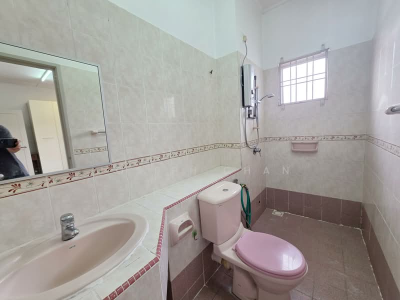 Rumah Teres 2 Tingkat untuk Dijual di Putra Heights (Subang Jaya) - Joseph Chan - Bathroom - PropertyGuru.com.my