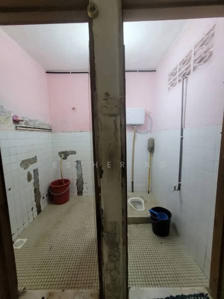 Rumah Teres 1 Tingkat untuk Dijual di Taman Juta (Kapar) - Esther Ng - Bathroom - PropertyGuru.com.my