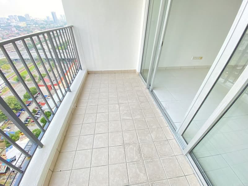 Servis Apartment untuk Dijual di Axis Crown - M.J Zairin - Balcony - PropertyGuru.com.my