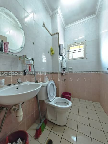 Rumah Teres 2 Tingkat untuk Dijual di Taman Impian Emas (Skudai) - Bernice Gan - Bathroom - PropertyGuru.com.my