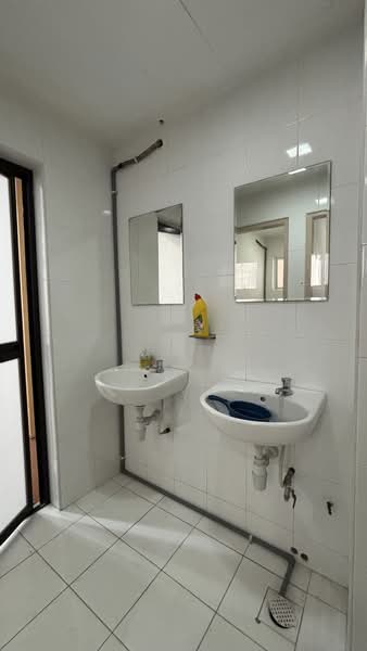 Pejabat untuk Disewa di Ara Damansara (Petaling Jaya) - Suzanne TANG - Bathroom - PropertyGuru.com.my