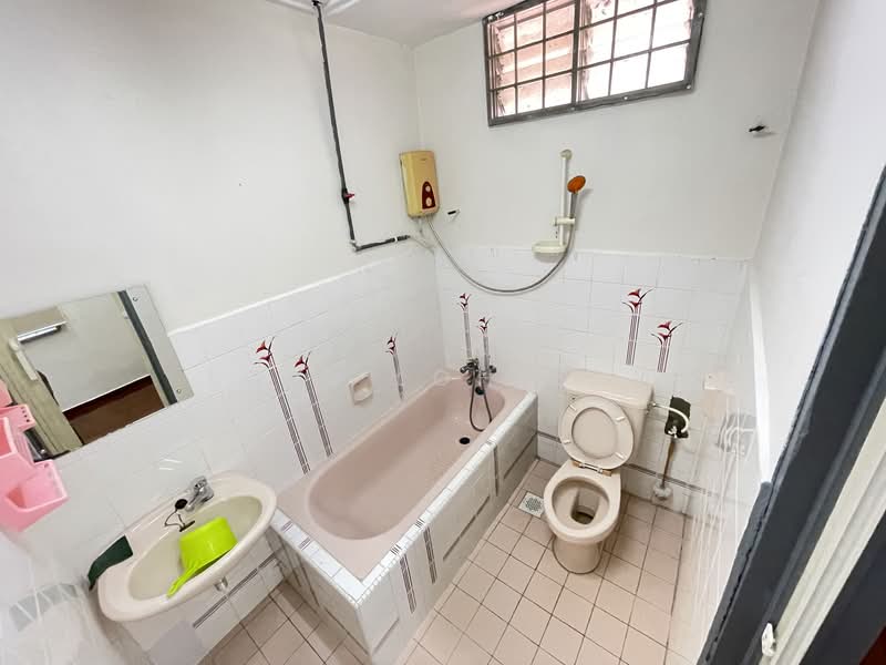 Semi-Detached House for Sale in Bandar Baru Selayang (Selayang) - Loki Loh Loh - Bathroom - PropertyGuru.com.my