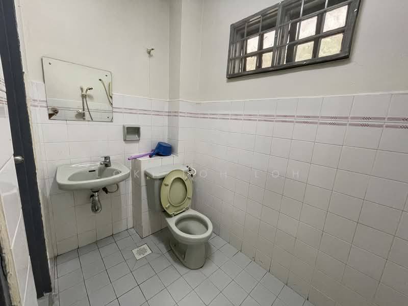 Semi-Detached House for Sale in Bandar Baru Selayang (Selayang) - Loki Loh Loh - Bathroom - PropertyGuru.com.my