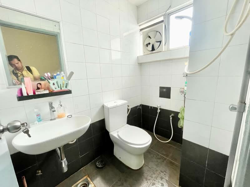 Kondominium untuk Dijual di Casa Mila Victoria - Sabirin Ahmad - Bathroom - PropertyGuru.com.my