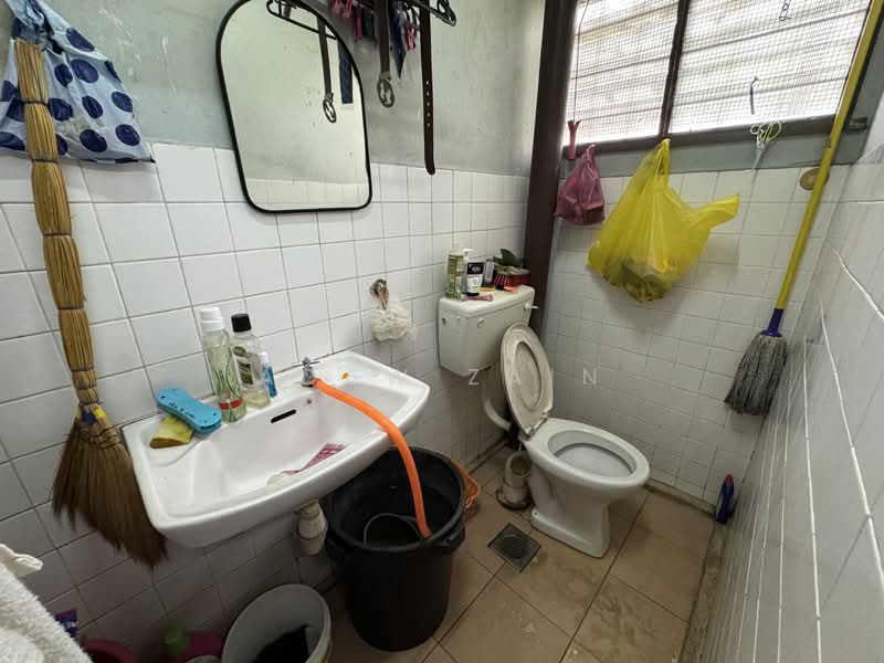Rumah Teres 2 Tingkat untuk Dijual di Taman Sri Muda (Shah Alam) - Adaw Zain - Bathroom - PropertyGuru.com.my
